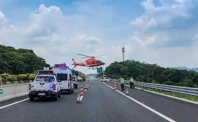 月湖区高速公路汽车救援案例